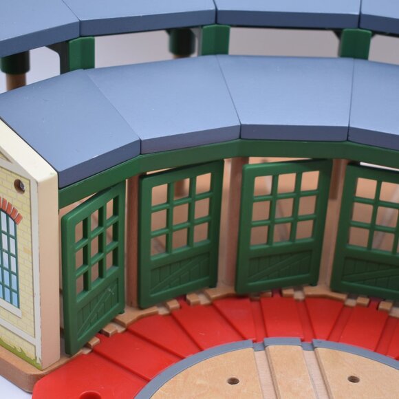 Roundhouse Tidmouth Shed w/5 Stalls Wooden Railway Thomas & Friends Train Engine - Picture 5 of 10